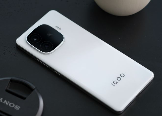 骁龙8sGen3手机清仓三款手机闭眼买最低仅1359元(图4)