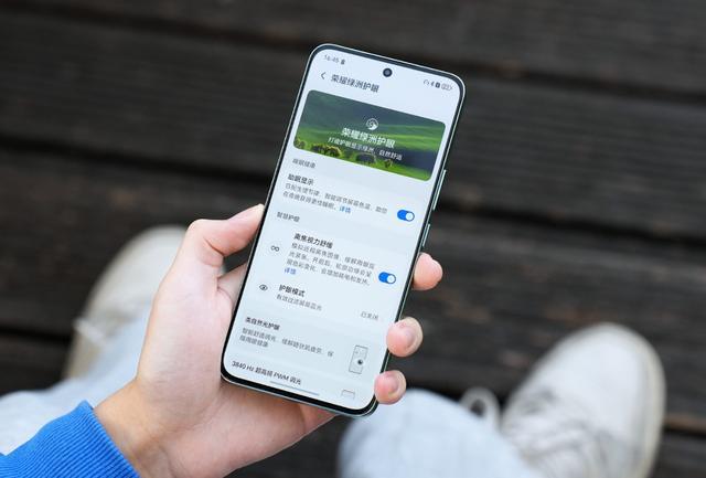 2025公认最香的3款手机16GB+512GB“大跳水”高性能再战六年(图2)