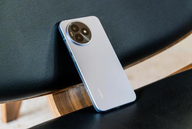 2025公认最香的3款手机16GB+512GB“大跳水”高性能再战六年(图5)