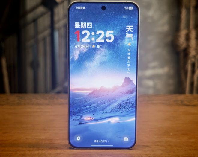 一加15T浮出水面：165Hz刷新率+小直屏+长焦镜头唯一小屏性能机(图2)